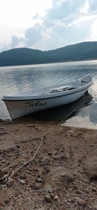 Продавам морска лодка Ял 6