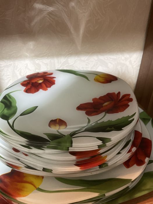 Продам набор тарелок