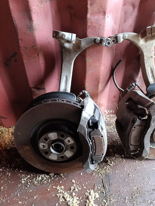 Цапфа передняя на Ауди A8D3 из Германии