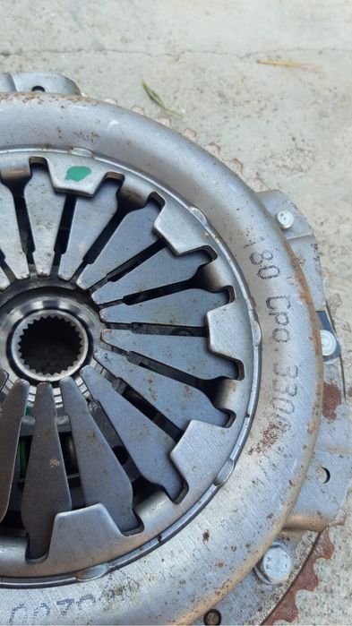 Kit ambreiaj VALEO: Placa presiune , disc ambreiaj si volanta