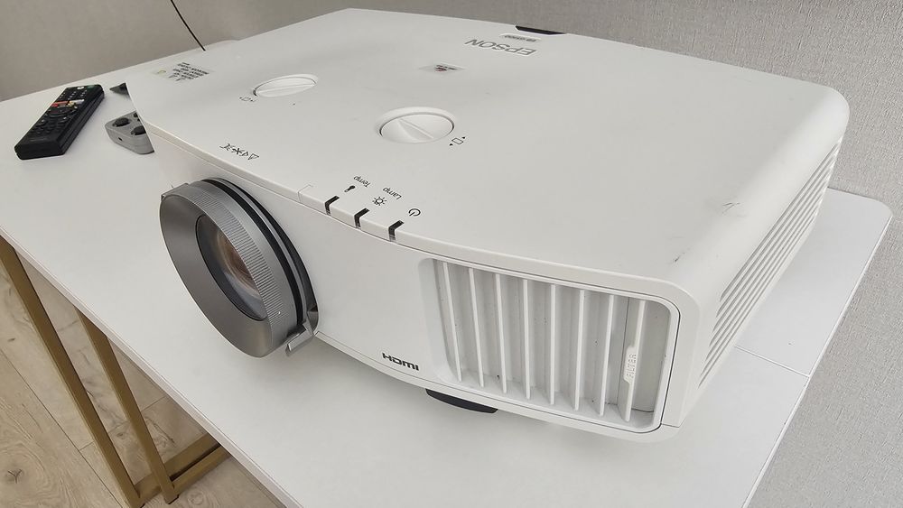 Epson EB G5100 профессиональный проектор высокой яркости

TW5400.

Тип