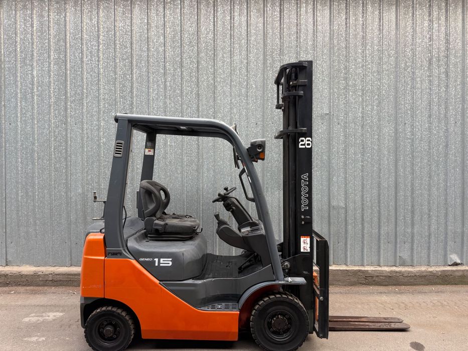 Вилочный Погрузчик Toyota 8FG15