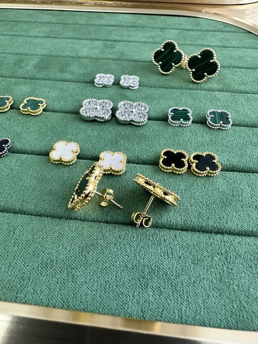 Cercei Van Cleef mici cu surub sau cu tortita