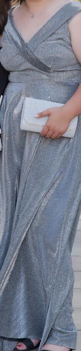 Елегантна сребриста бална рокля