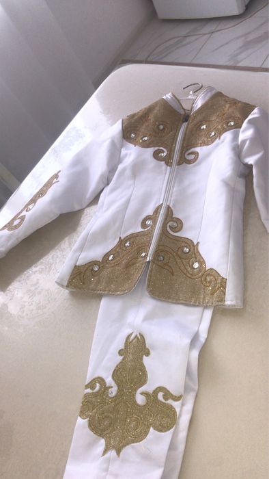 Продаю костюмы для мальчиков