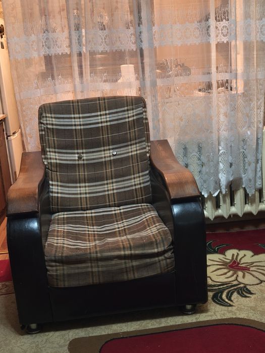 Продаются 2 кресла и 1 диван