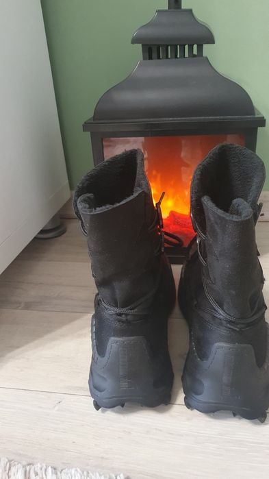 Ghete din piele naturală întoarsă în stare f bună,mărimea 39