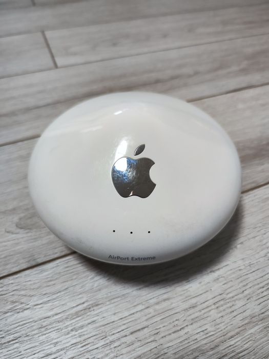Apple AirPort Extreme A1034 – Router UFO Retro Apple (Colectie Vintage