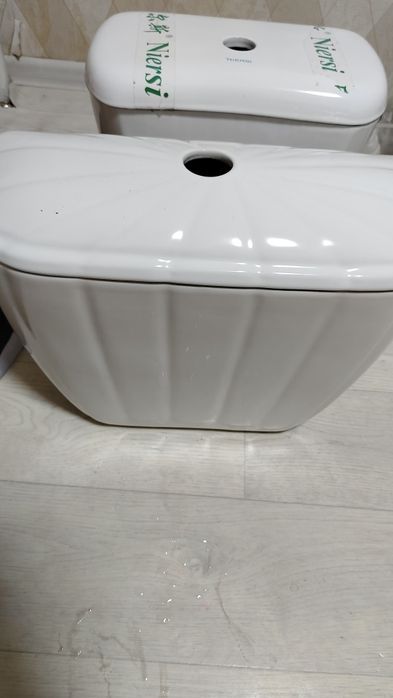 Продам б.у. бочок на унитаз