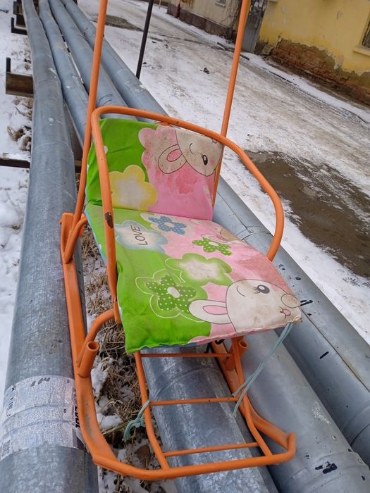 Санки с ручкой в отличном состоянии