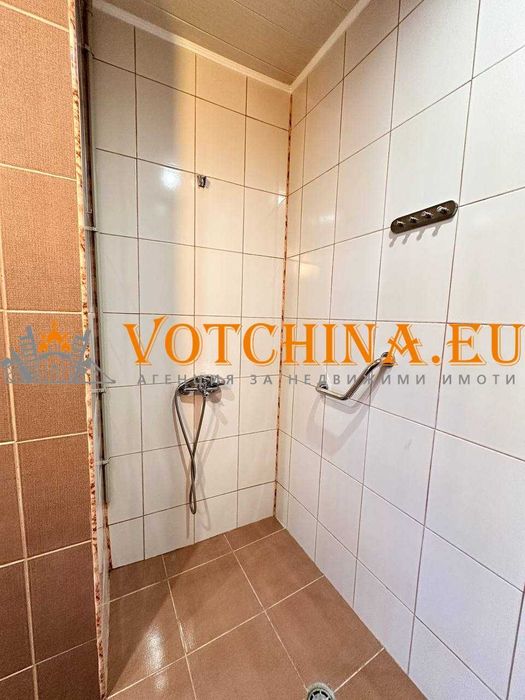 Двуетажна къща с просторен двор в село Соколово!