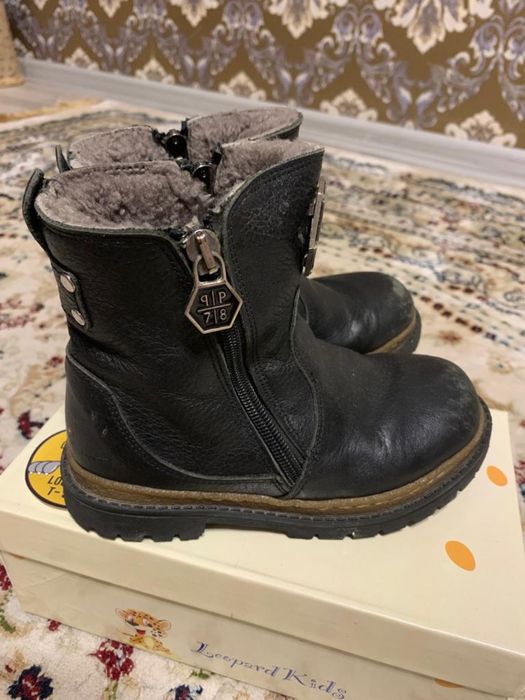 Продам детскую обувь