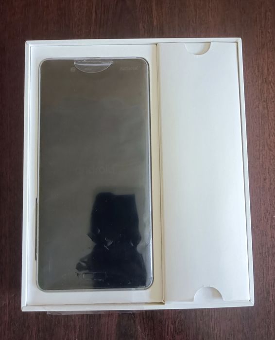 Телефон  Nokia 8