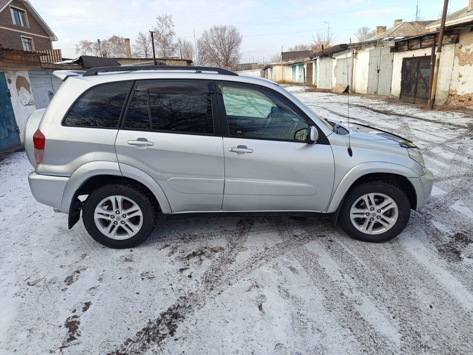 Продаю машину Toyota Rav4