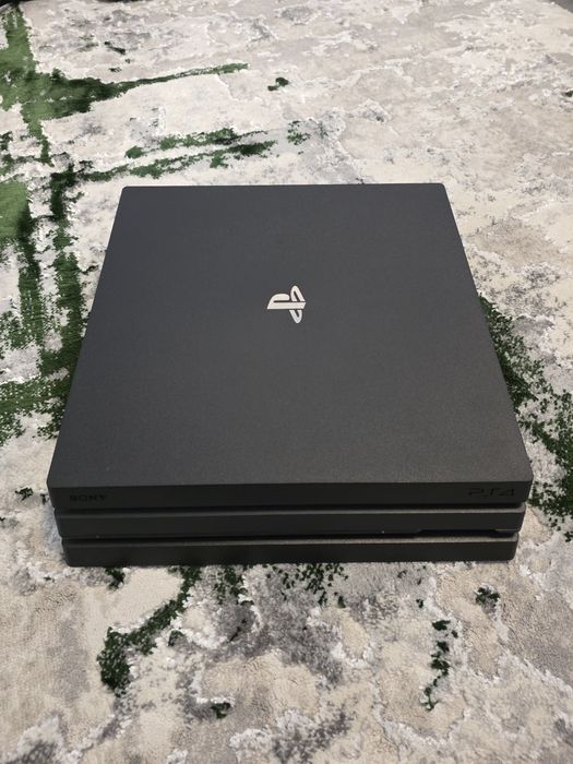PS4 Pro 1TB + 10 Jocuri + 2 Controllere