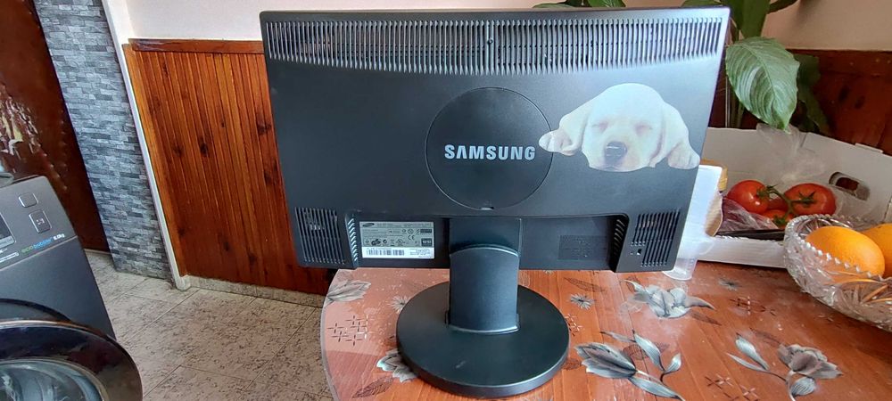 Монитор samsung 22" 1280x720p