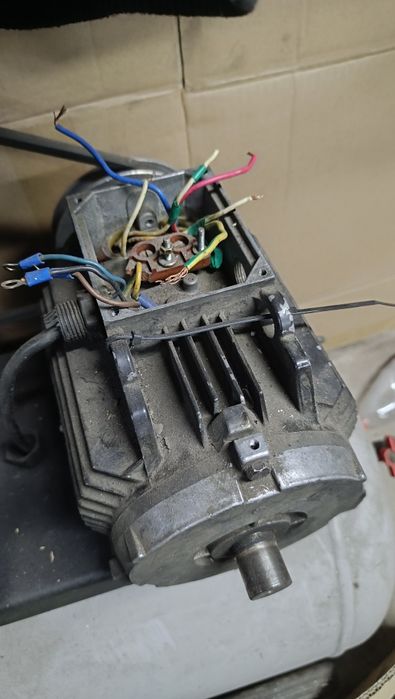 Электродвигатель на компрессор