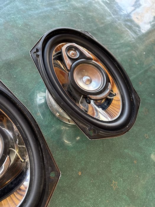 Продавам комплект трилентови колони