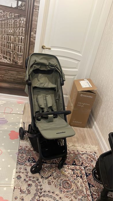 Детская коляска с люлькой