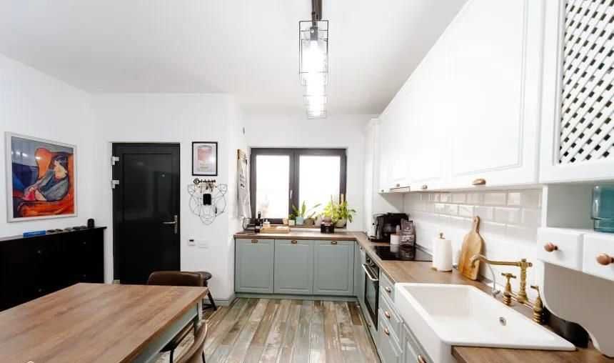 Inchiriez casa tip Duplex in zona Dambovita