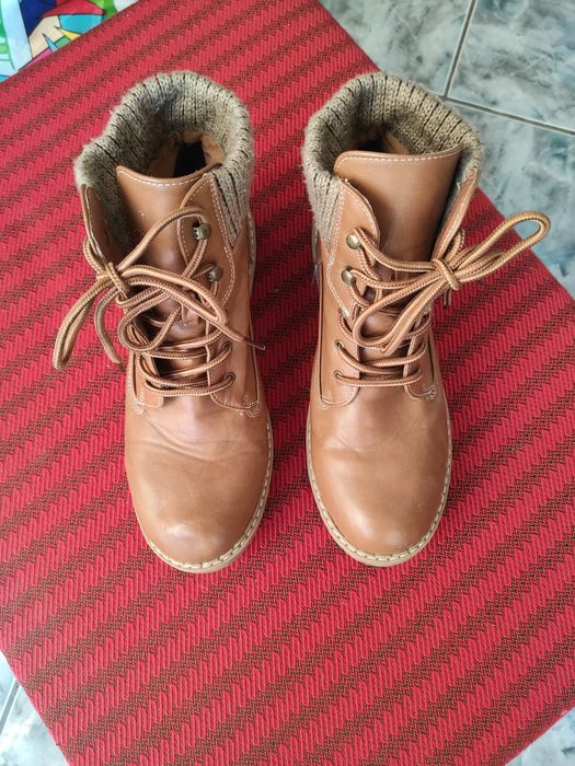 Ghete din piele 100%, nr. 41.
Foarte comode, foarte ușoare pr