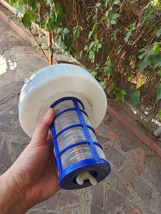 Ионизатор воды в бассейне.