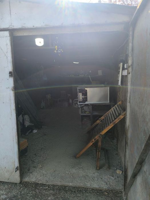 Продам свой гараж.