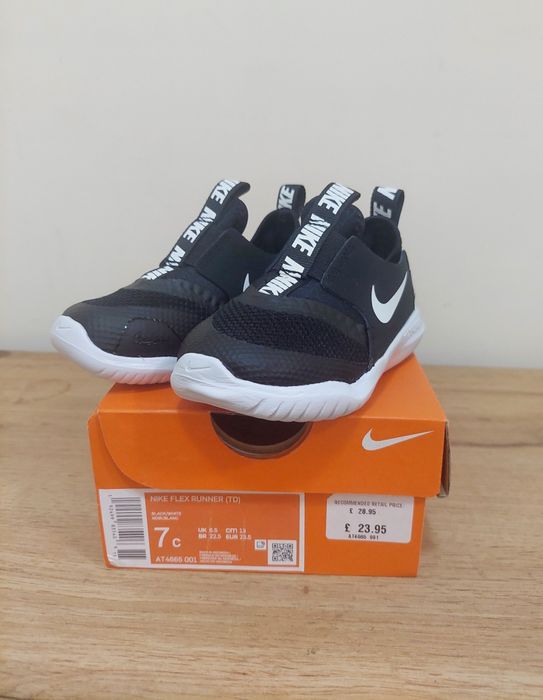 Чисто нови маратонки Nike Flex Runner