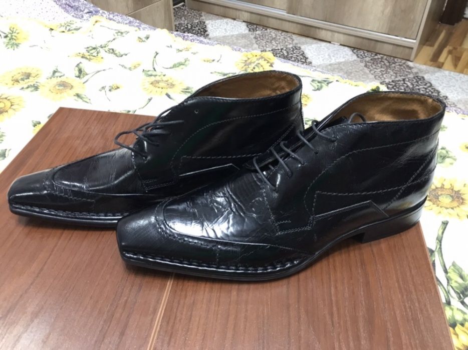 Мужская обувь продается.Каричневые кожаные на замке