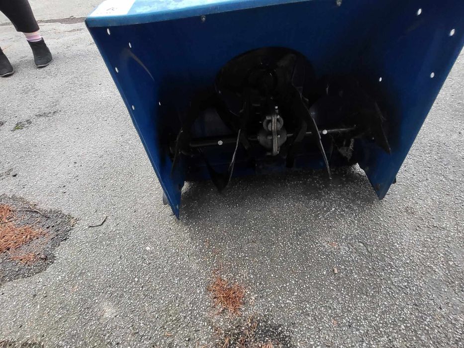 Продавам Бензинов Роторен снегорин