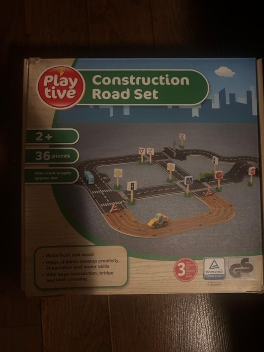 Strada lemn si semne de circulatie