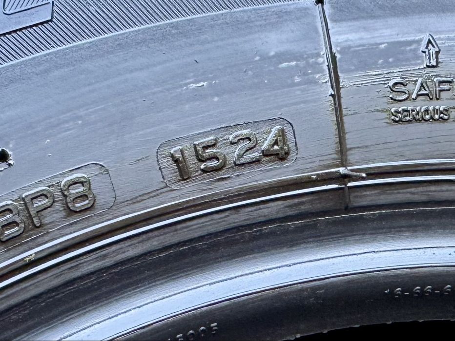 2бр.ЗИМНИ ГУМИ Bridgestone 215/65/16C DOT1524 за бус Sprinter,Crafter