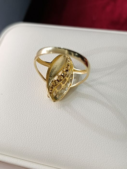 Золотое кольцо,Турецкая изделия, проба 585, вес 2,52 гр размер 18,