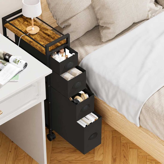 Comodă îngustă VASZOLA cu 4 sertare textile, roți, blat lemn – Negru