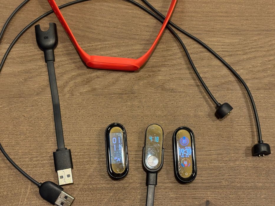 Продавам 3 смарт гривни Xiaomi Mi Band