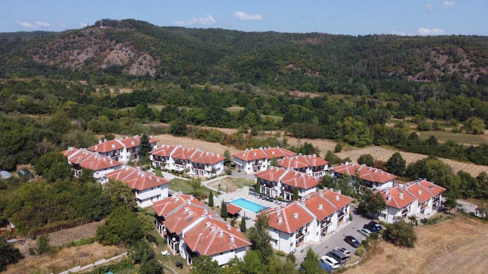 Къща в затворен комплекс Калина, гр. Долна баня