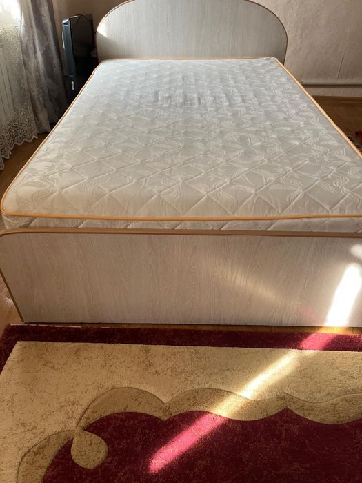 Кровать для спальни