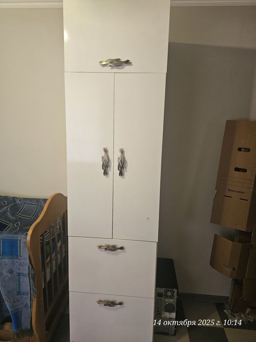 Шкаф белый высокий