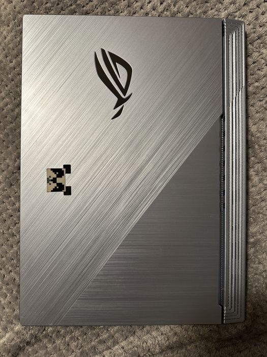 Vând Laptop Gaming ASUS ROG Strix G731GV - i7-9750H, RTX 2060,Full Box