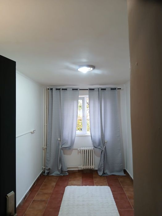 Proprietar vand camera de camin et3 in spate la Jumbo
