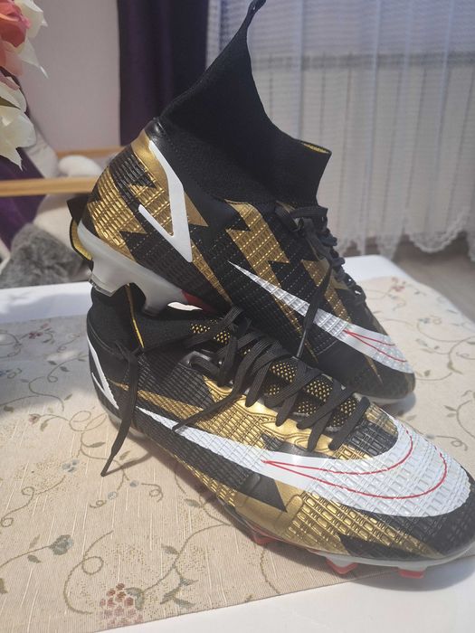 Мъжки бутонки номер 44