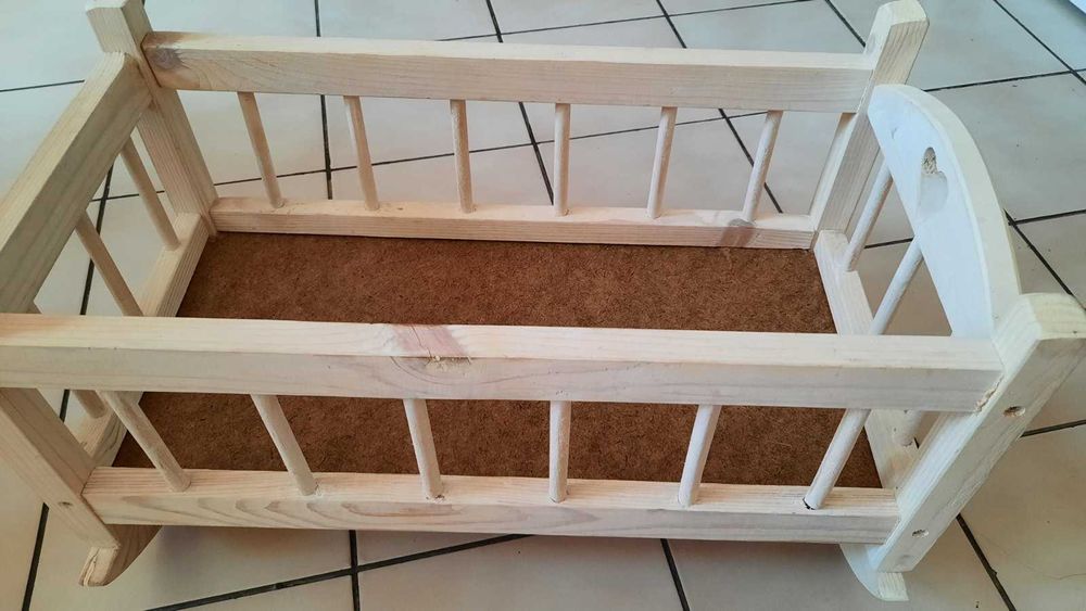 Креватче за кукли ръчна изработка