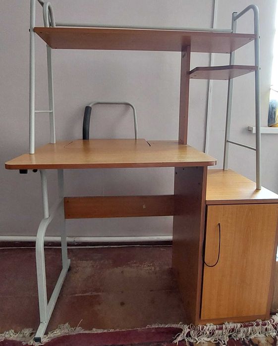 Стол компьютерный, письменный