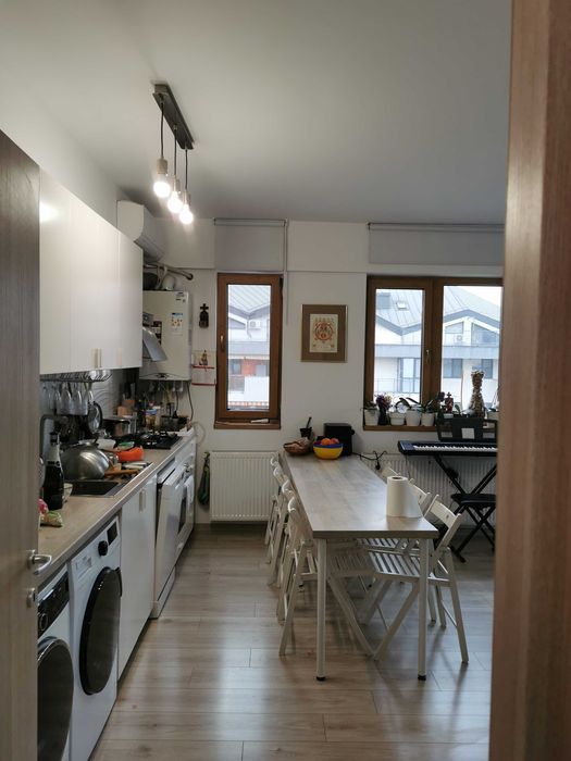 Apartament 4 camere decomandat, Damaroaia