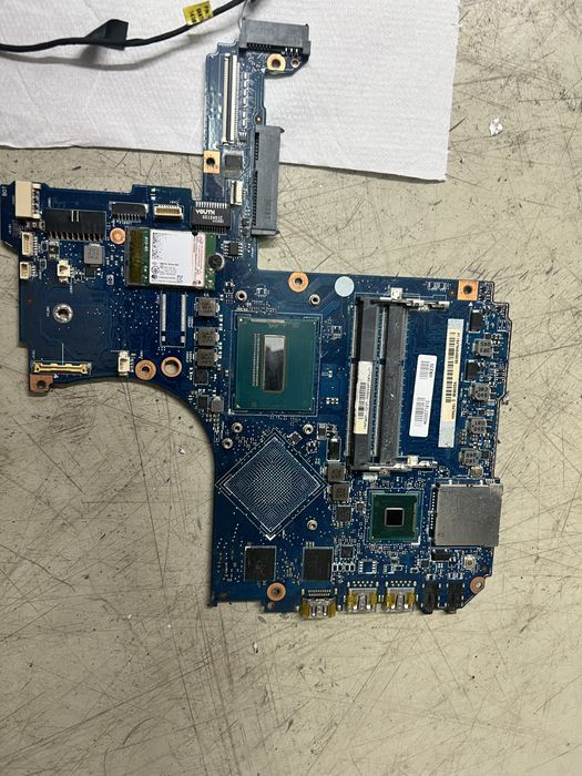 Tosiba satellite p50t -b- 10t procesor i7  16 g rami