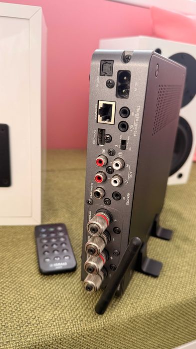 MusicCast Yamaha WXA-50 WIFI + boxe Yamaha, totul este impecabil atat aspect cat si functional