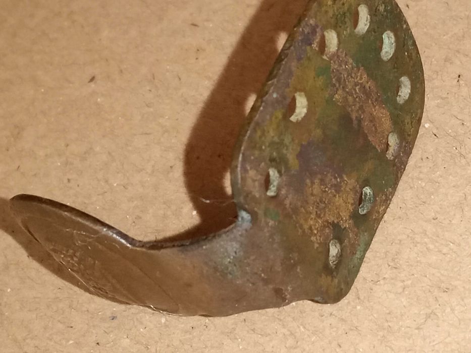 Антикварен сувенир с печат корона.