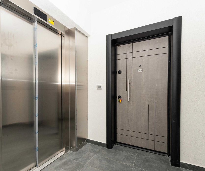 Продава се Двустаен апартамент в Търговище, Изток 1 - 56 кв.м за 683 €/кв.м - Снимка #12