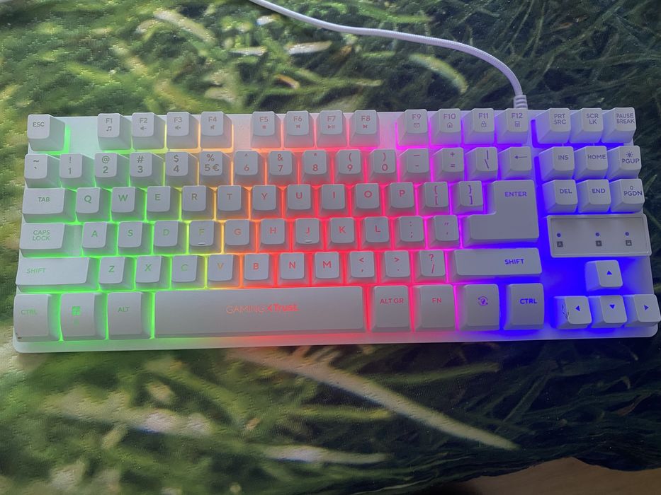 Vând tastatura gaming