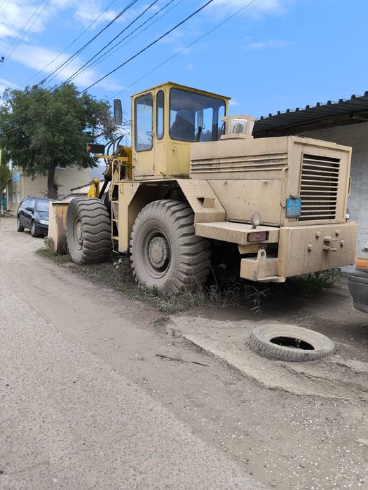 Фронтальный погрузчик продам